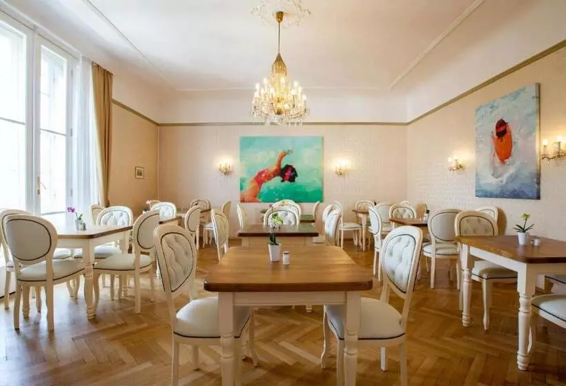 酒店 Pension Museum