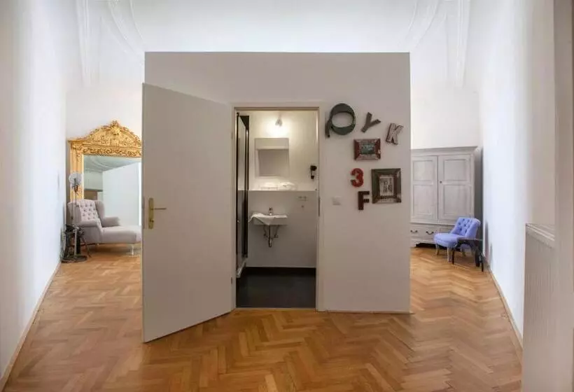 酒店 Pension Museum