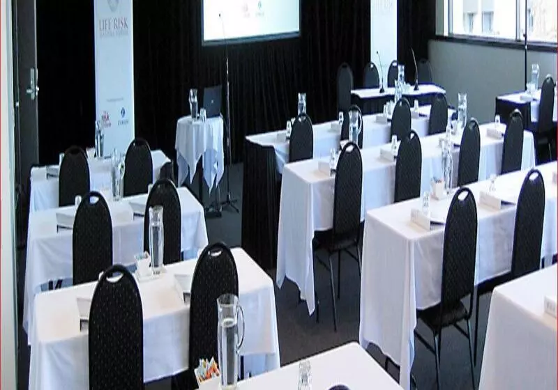 Отель Crowne Plaza Melbourne Carlton By Ihg