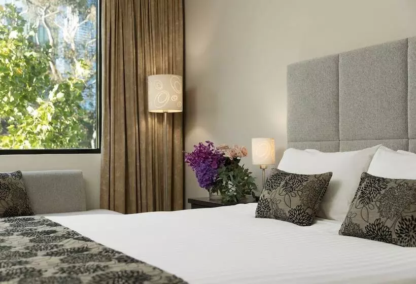 Отель Crowne Plaza Melbourne Carlton By Ihg