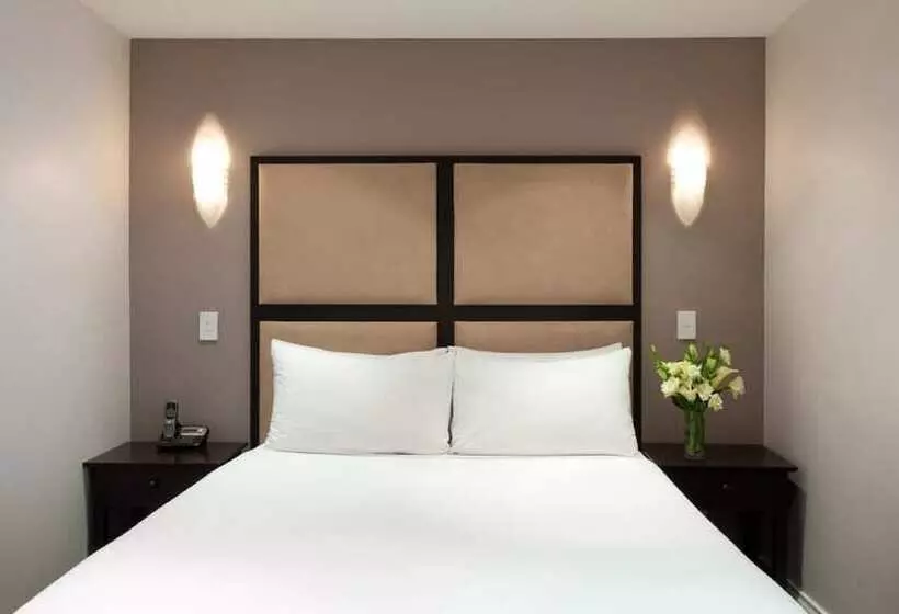 Отель Crowne Plaza Melbourne Carlton By Ihg