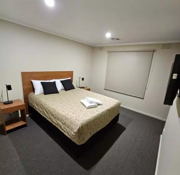 Top Of The Town Motel & Apartments