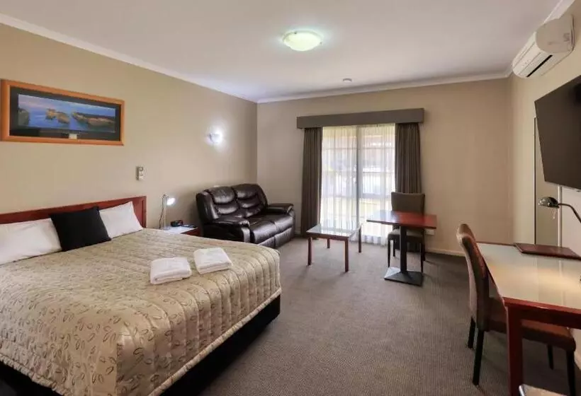 Top Of The Town Motel & Apartments