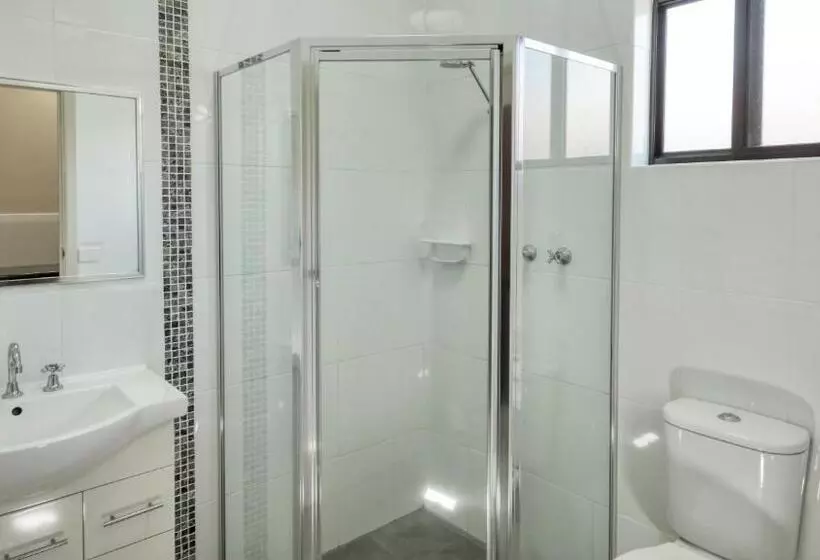 Top Of The Town Motel & Apartments