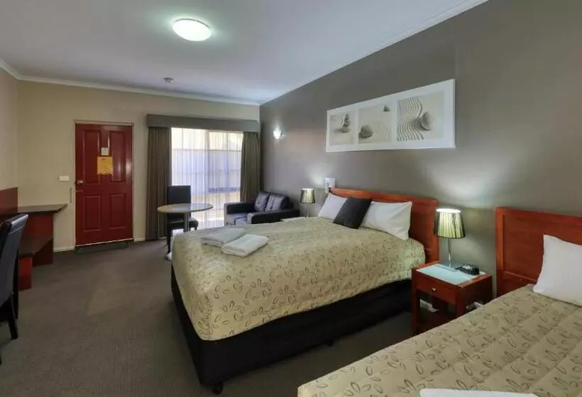 Top Of The Town Motel & Apartments