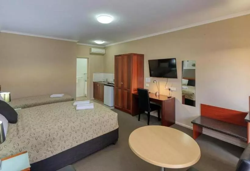 Top Of The Town Motel & Apartments