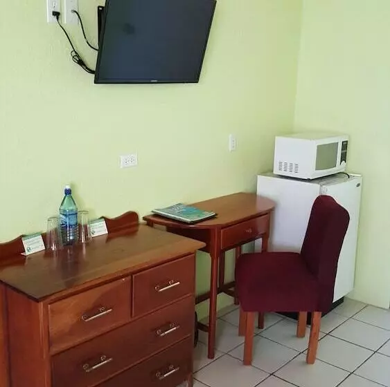 Anchorage Beach Resort Caye Caulker