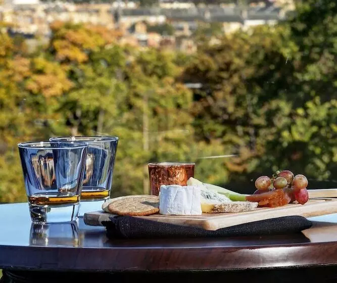 Отель Braid Hills