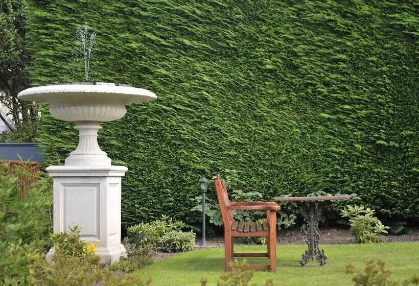 Отель Braid Hills