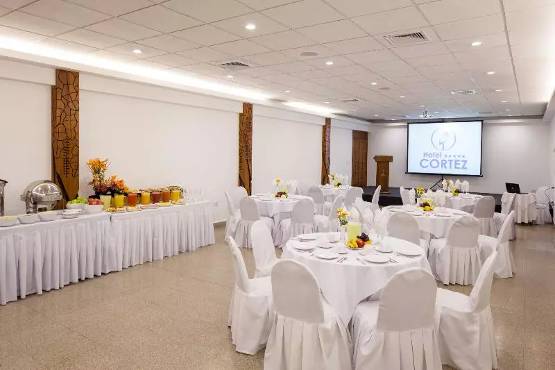 هتل Cortez