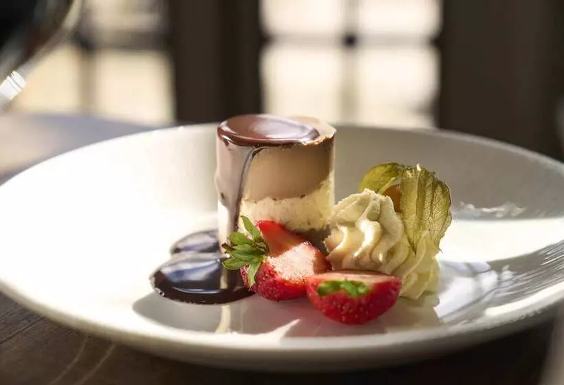 Отель Royal Marine