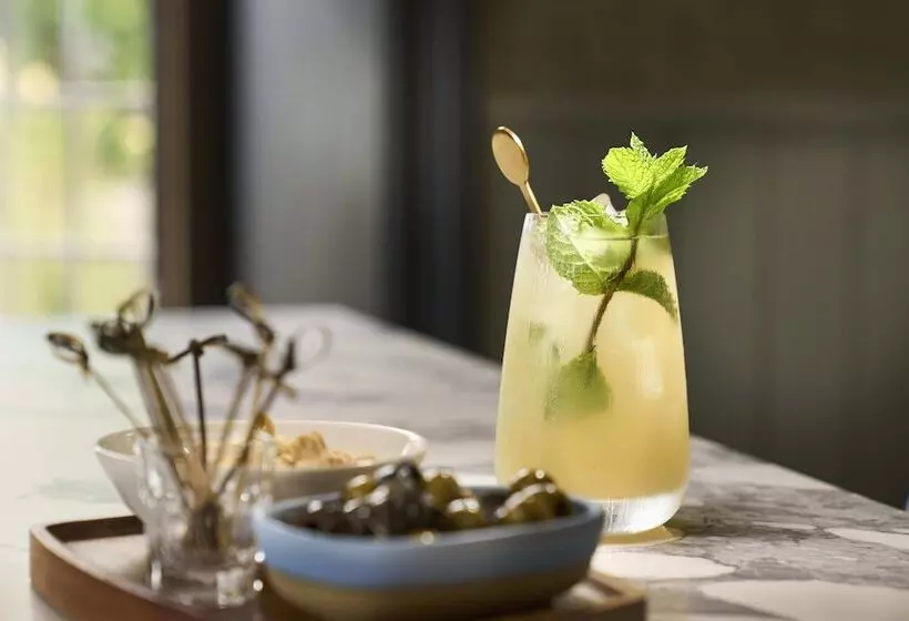 Отель Royal Marine