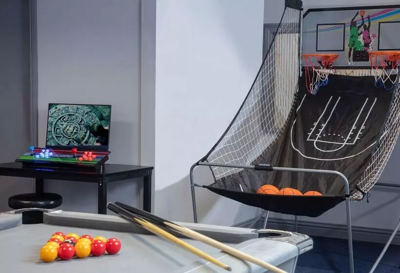 Отель Stratford Manor