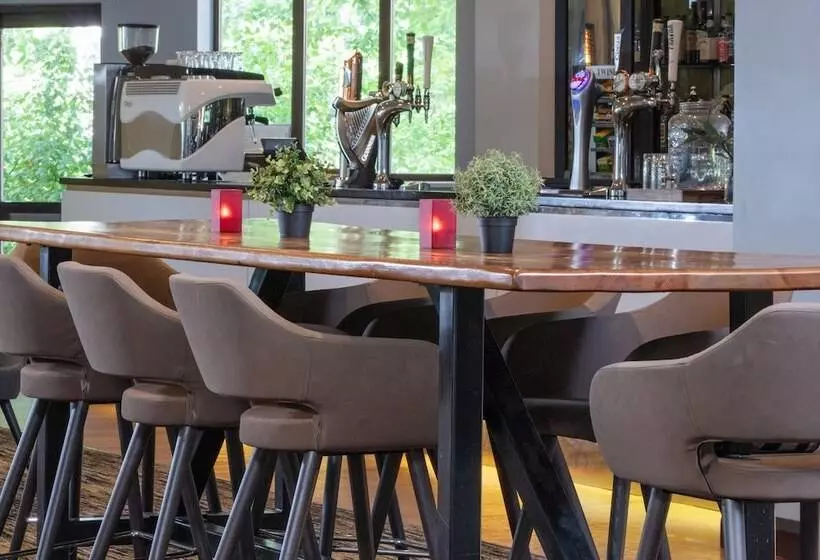 Отель Stratford Manor