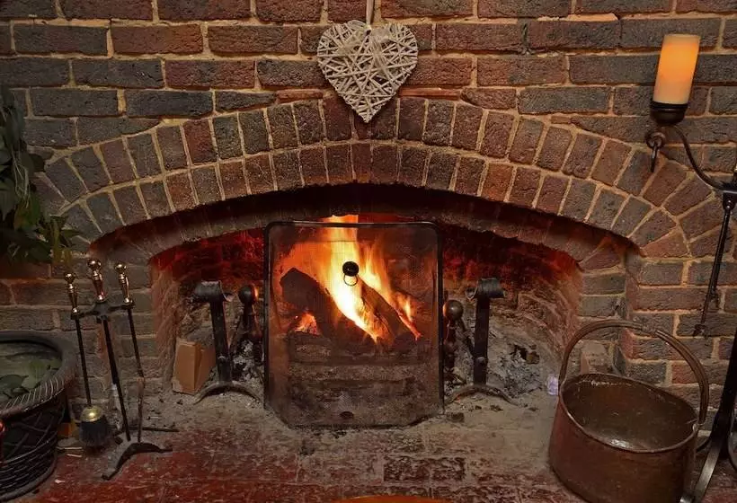 Отель The Roundabout