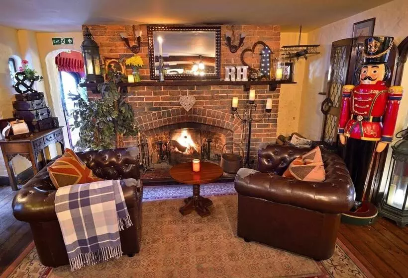 Отель The Roundabout