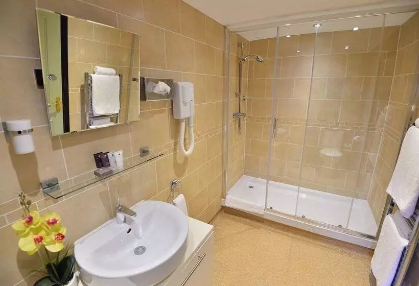 Отель The Roundabout