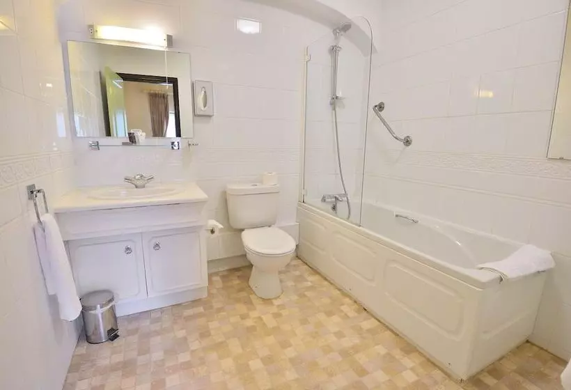 Отель The Roundabout