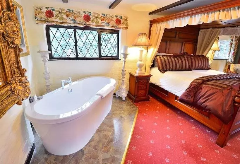 Отель The Roundabout