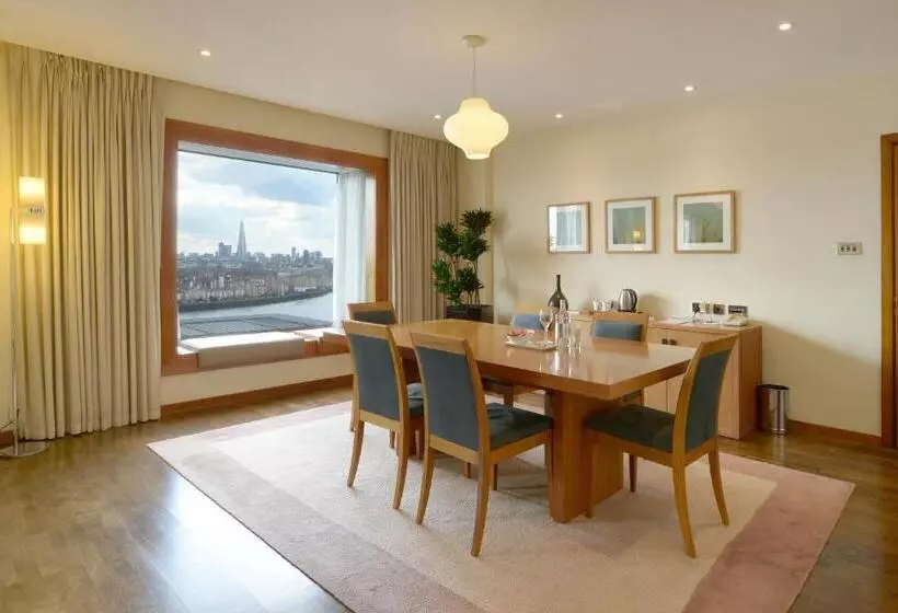 Hotel Canary Riverside Plaza