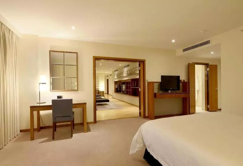 Hotel Canary Riverside Plaza