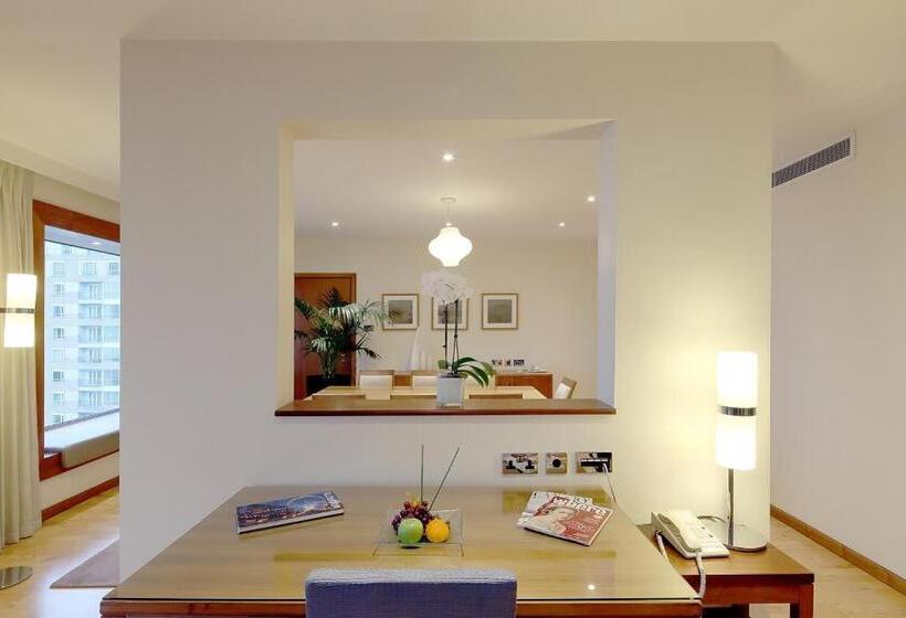 هتل Canary Riverside Plaza