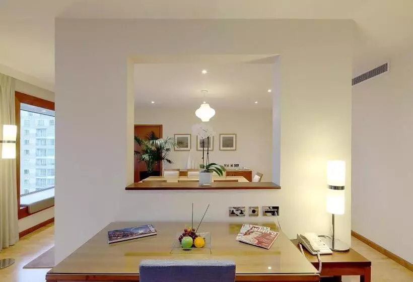 Hotel Canary Riverside Plaza