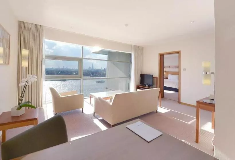 Hotel Canary Riverside Plaza