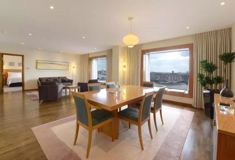 Hotel Canary Riverside Plaza