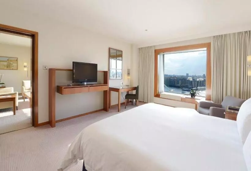 Hotel Canary Riverside Plaza