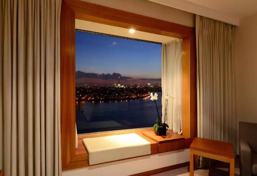 Hotel Canary Riverside Plaza