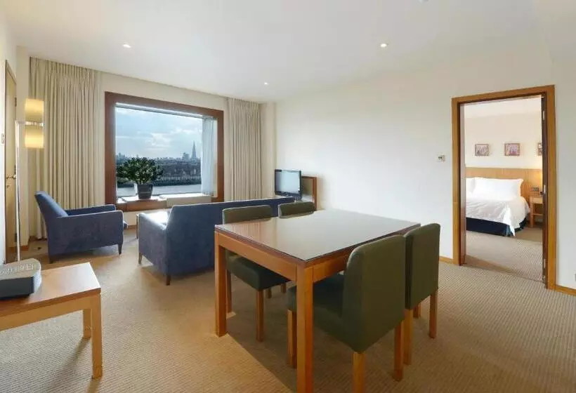 Hotel Canary Riverside Plaza