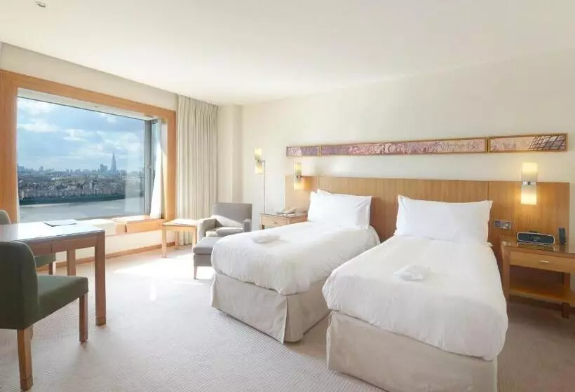 Hotel Canary Riverside Plaza