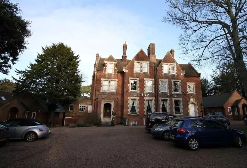 Canterbury Hotel Cottages And Apartment S