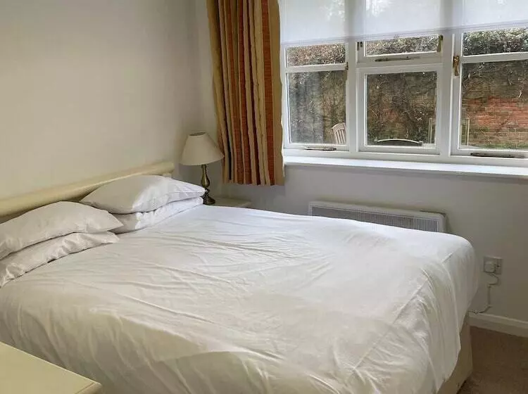 Canterbury Hotel Cottages And Apartment S