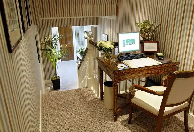 호텔 Egerton House