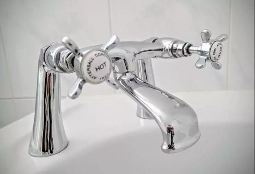 בית מלון כפרי Gainsborough House