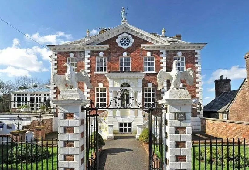 호텔 The Eagle House