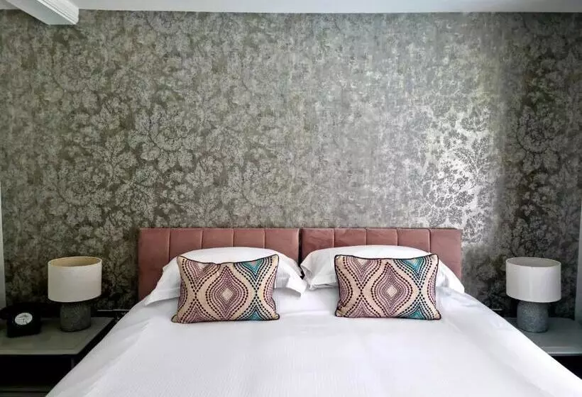 Отель The Ollerod