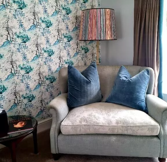 Отель The Ollerod