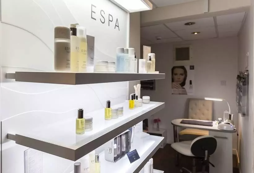 호텔 Hellidon Lakes