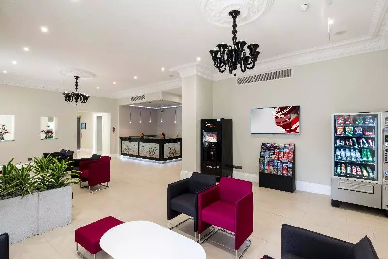 בית מלון כפרי London House