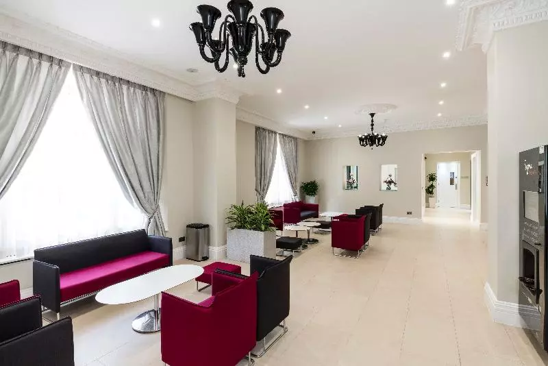 בית מלון כפרי London House