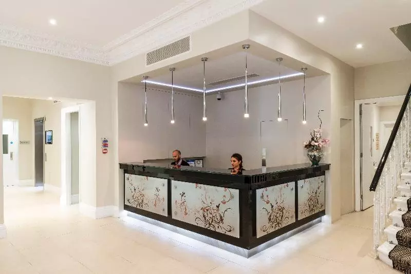 בית מלון כפרי London House