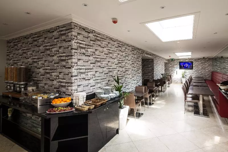 בית מלון כפרי London House