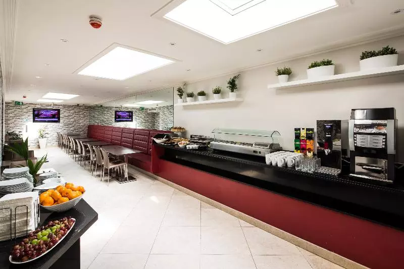 בית מלון כפרי London House