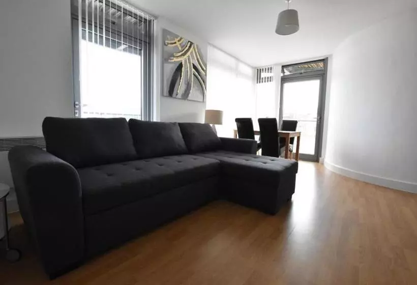 Apexlivingne   Luxury Balcony Apartment, Double Bed, Wifi