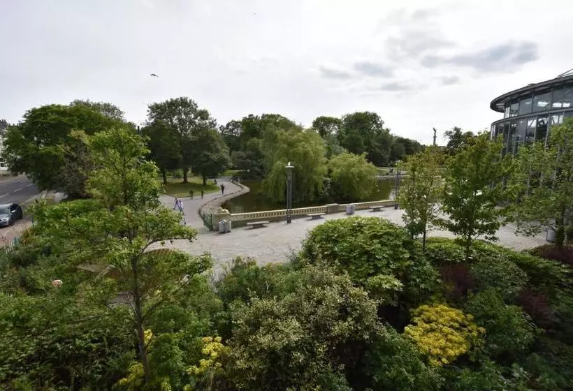 Apexlivingne   Luxury Balcony Apartment, Double Bed, Wifi