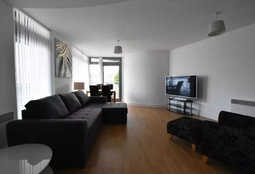 Apexlivingne   Luxury Balcony Apartment, Double Bed, Wifi