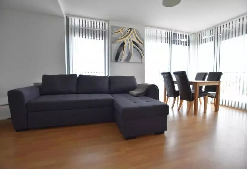 Apexlivingne   Luxury Balcony Apartment, Double Bed, Wifi